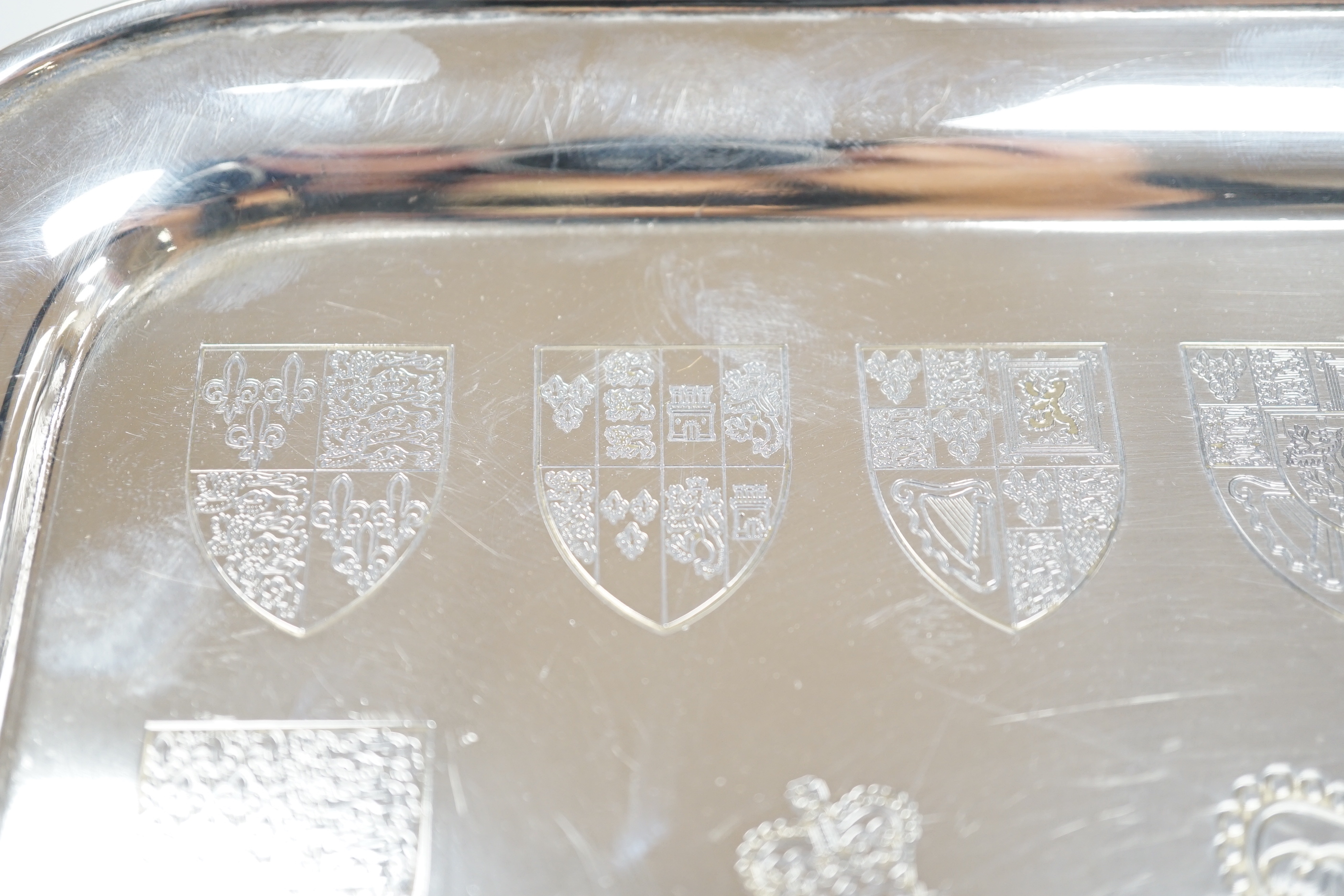 A 1977 Queen's Silver Jubilee commemorative tray, engraved with the Royal Coat of Arms, Yorkshire Mint, Sheffield, 1977, 25.3cm, 14oz.